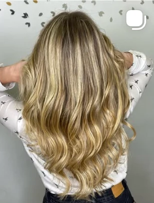 Trabajo de coloración y mechas en cabello largo