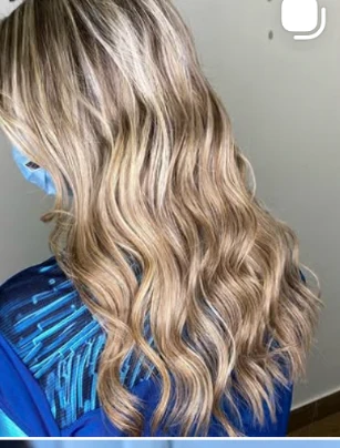 Ondas y mechas rubias