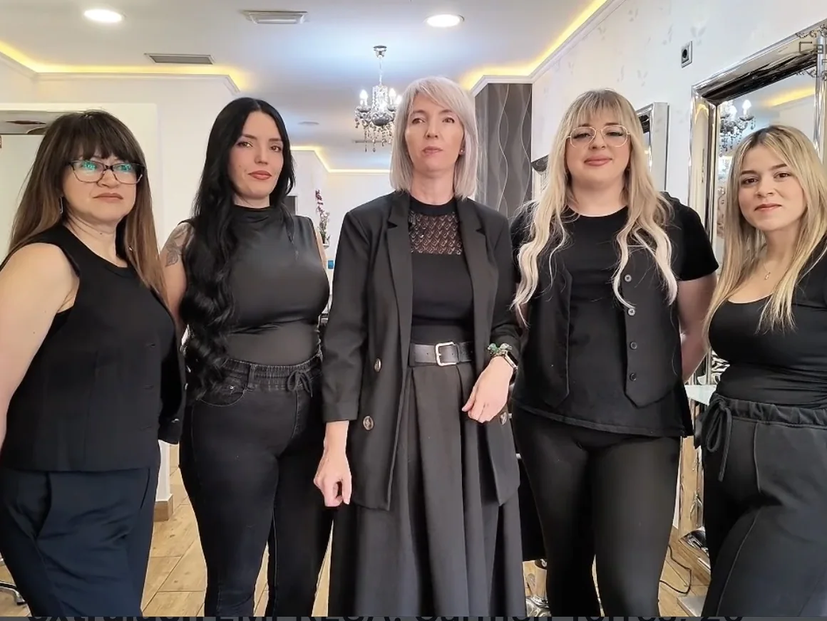 Carmen Torres y su equipo en el salón de Jaén